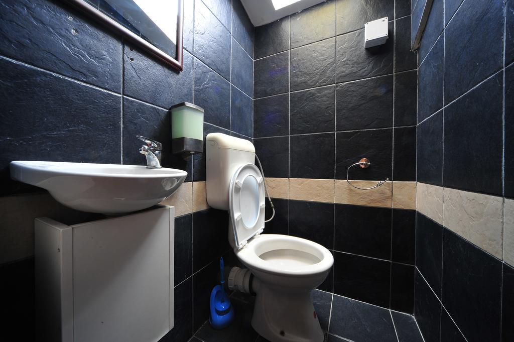 Hostel Bed N Beer Βελιγράδι Δωμάτιο φωτογραφία