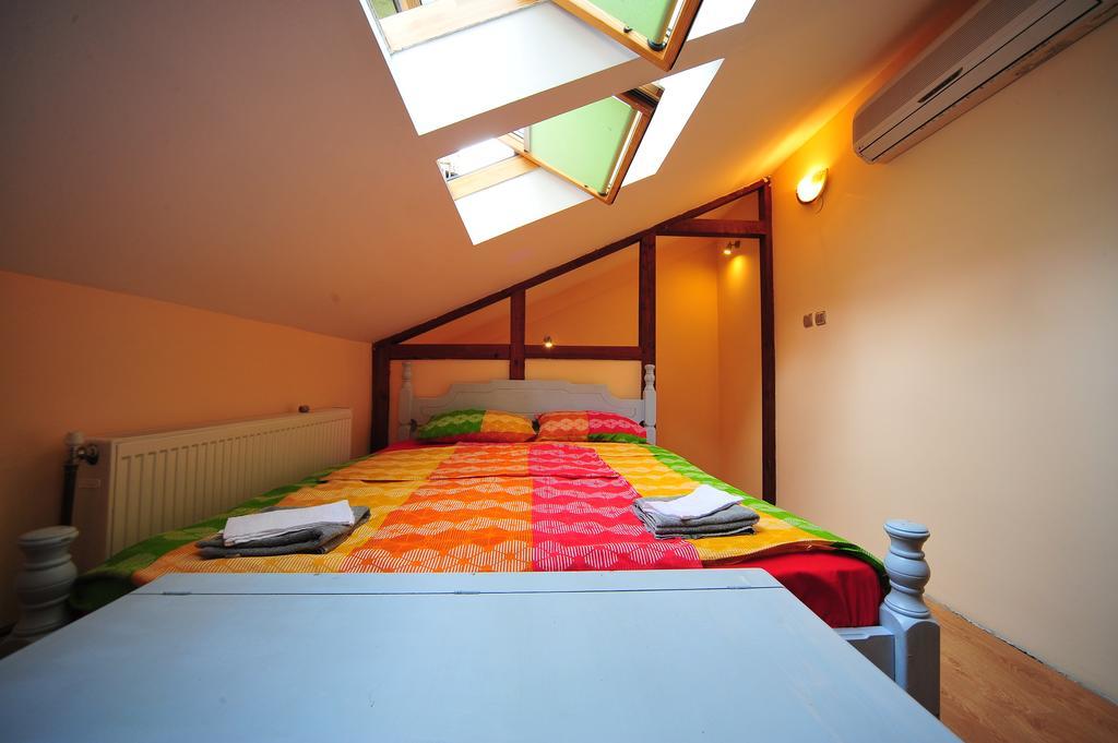 Hostel Bed N Beer Βελιγράδι Δωμάτιο φωτογραφία