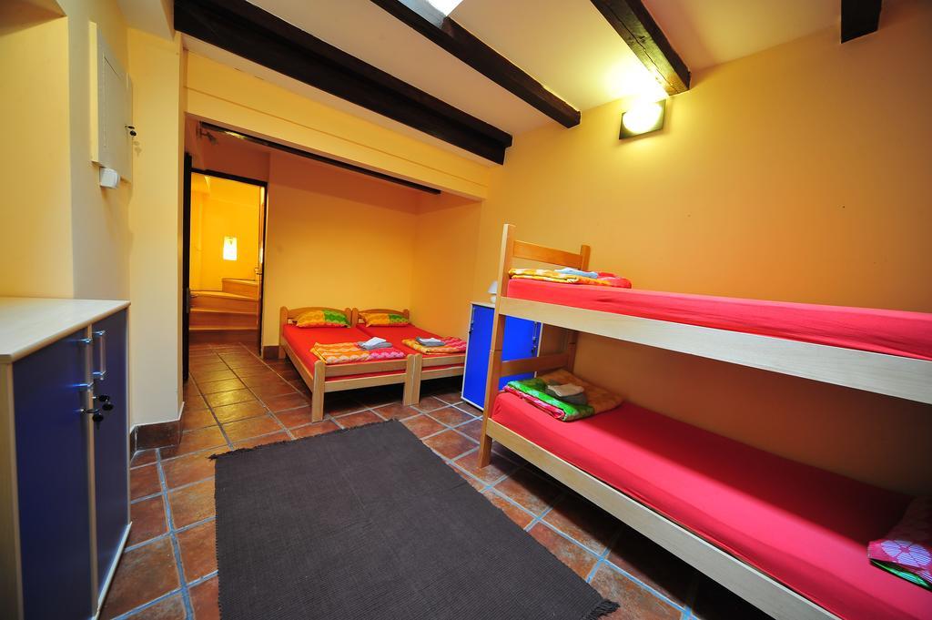 Hostel Bed N Beer Βελιγράδι Δωμάτιο φωτογραφία