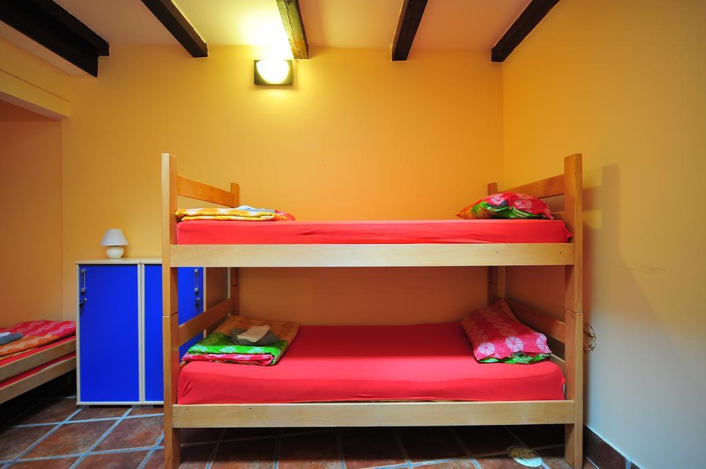 Hostel Bed N Beer Βελιγράδι Δωμάτιο φωτογραφία