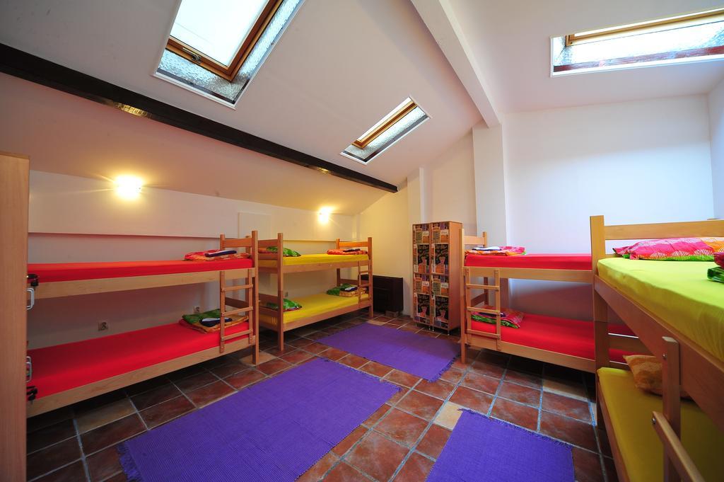 Hostel Bed N Beer Βελιγράδι Δωμάτιο φωτογραφία