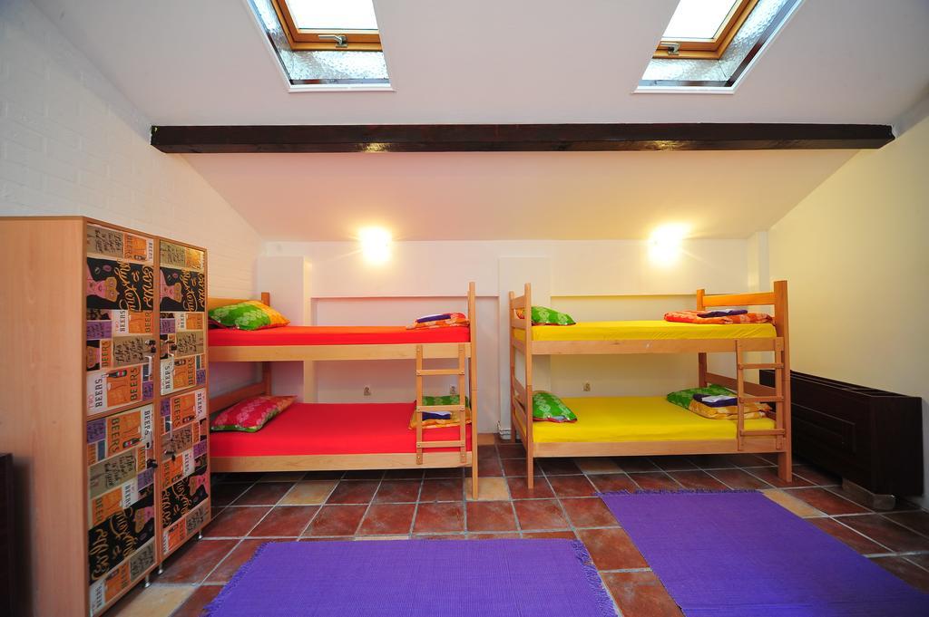 Hostel Bed N Beer Βελιγράδι Δωμάτιο φωτογραφία