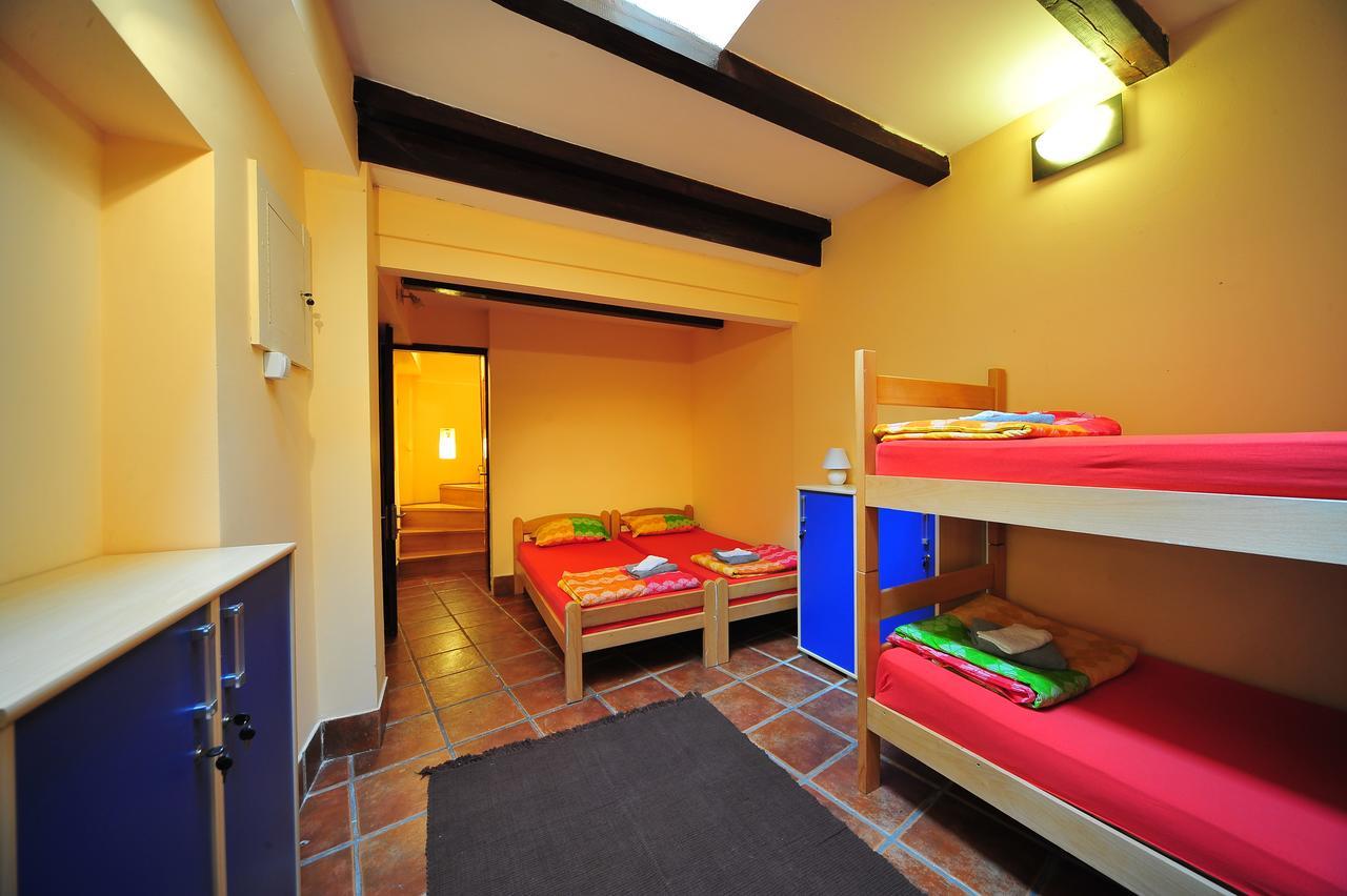 Hostel Bed N Beer Βελιγράδι Δωμάτιο φωτογραφία